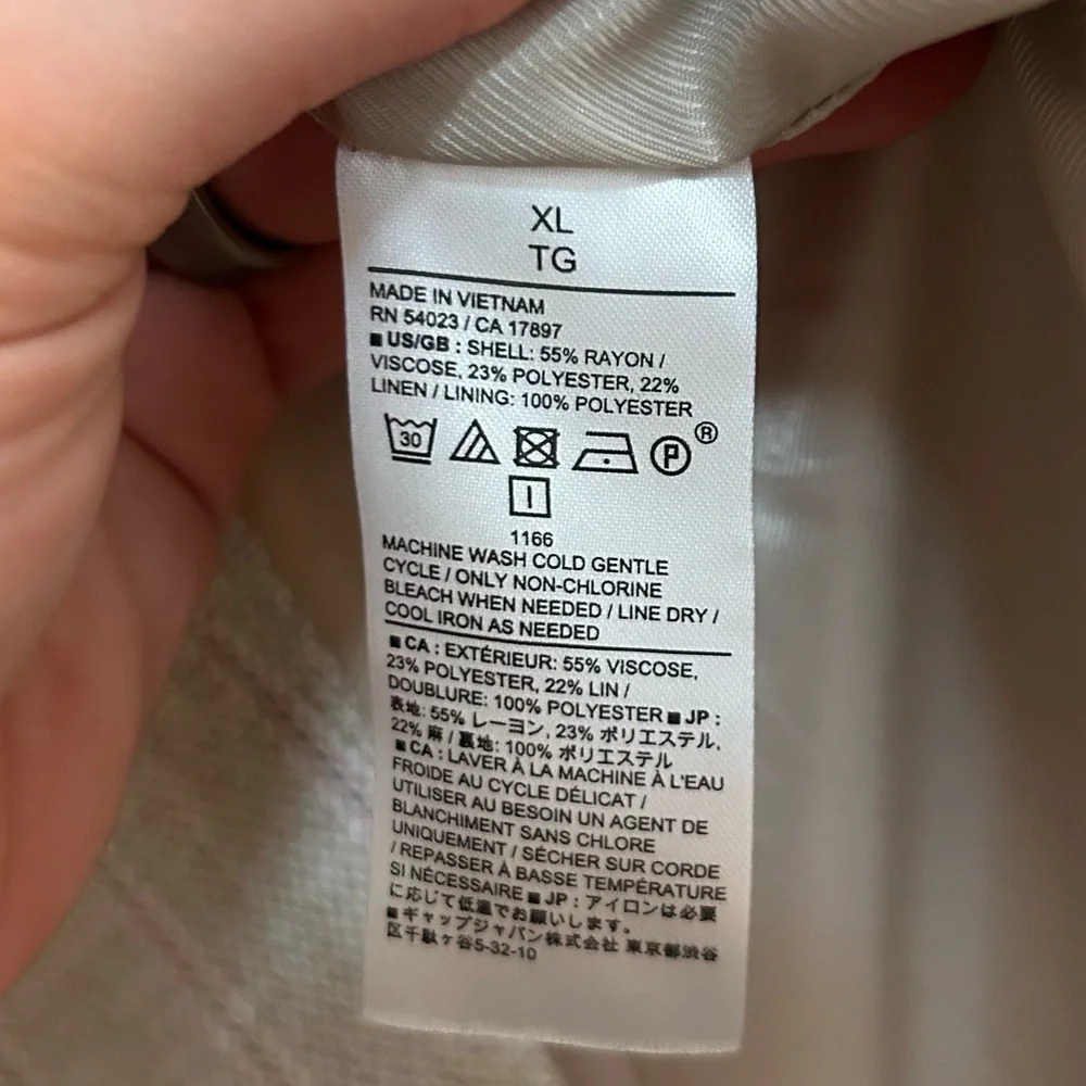 Banana Republic Light Tan Linen
Sleeveless Vest w/ Pinstripes - XL - Picture 5 of 6